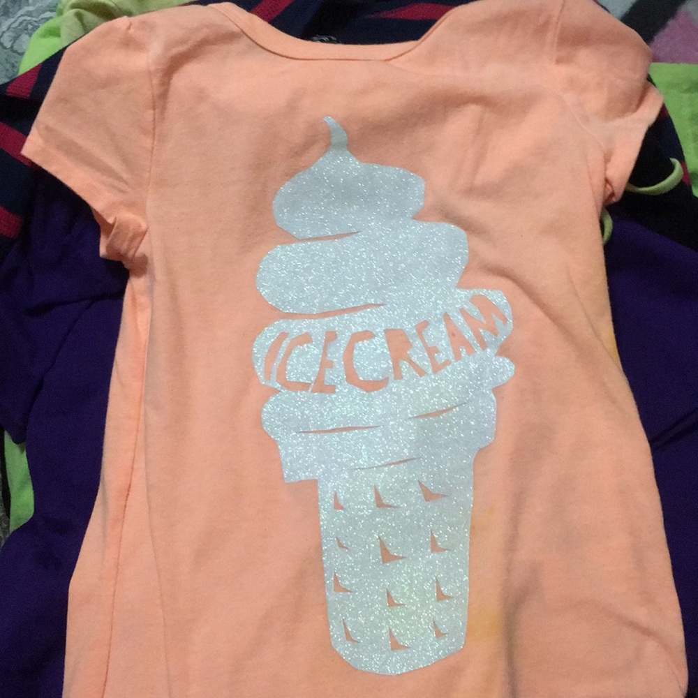 A short sleeve shirt that says ice cream